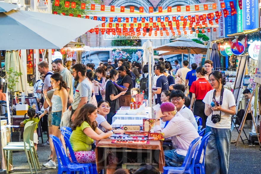 Ăn chè bưởi, xem Hát Bội: Tọa độ check-in đêm hot nhất TP.HCM cuối tuần này có gì? - 2