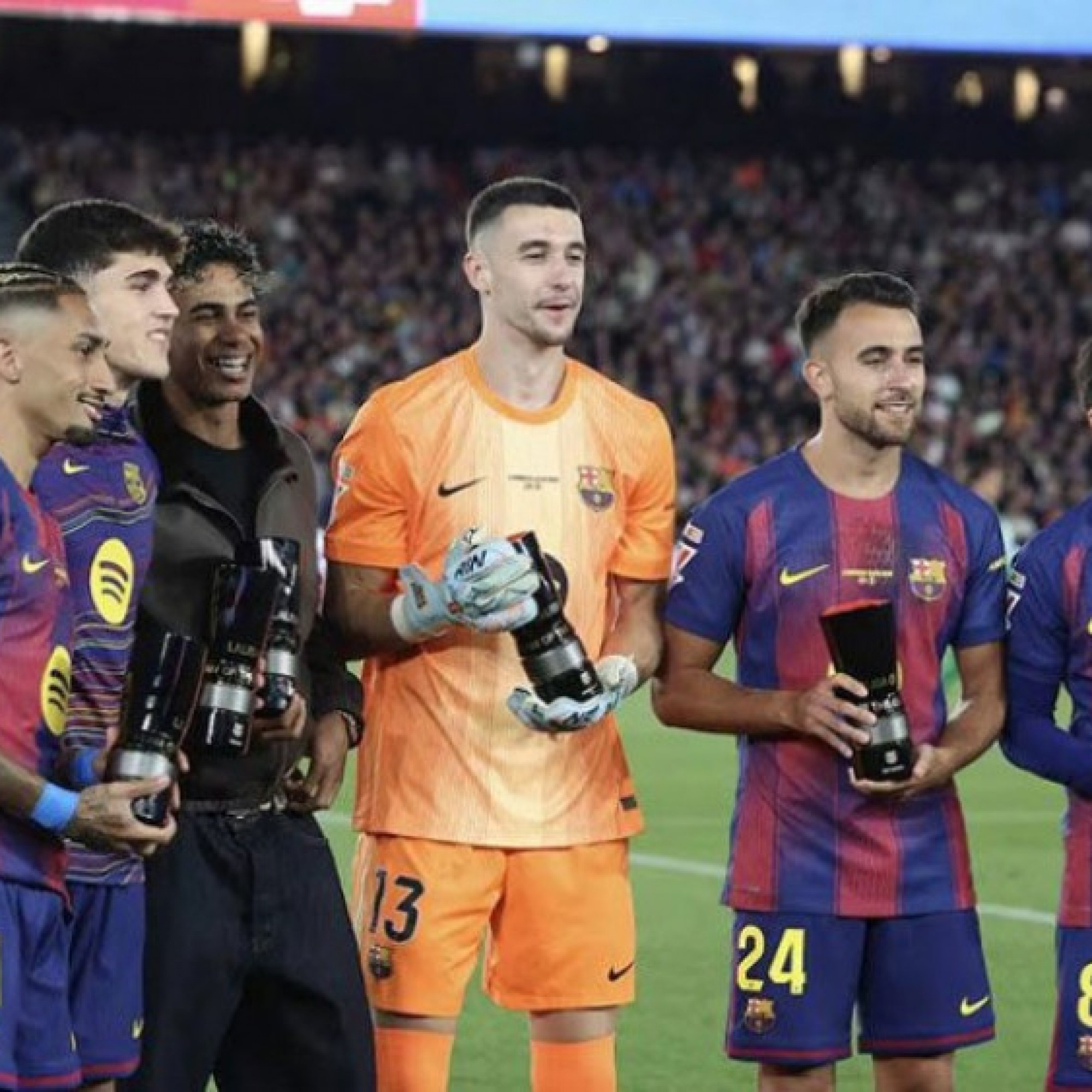  - "Kim tự tháp Vàng" tại Barcelona & mục tiêu lật đổ khó khăn cho Mourinho