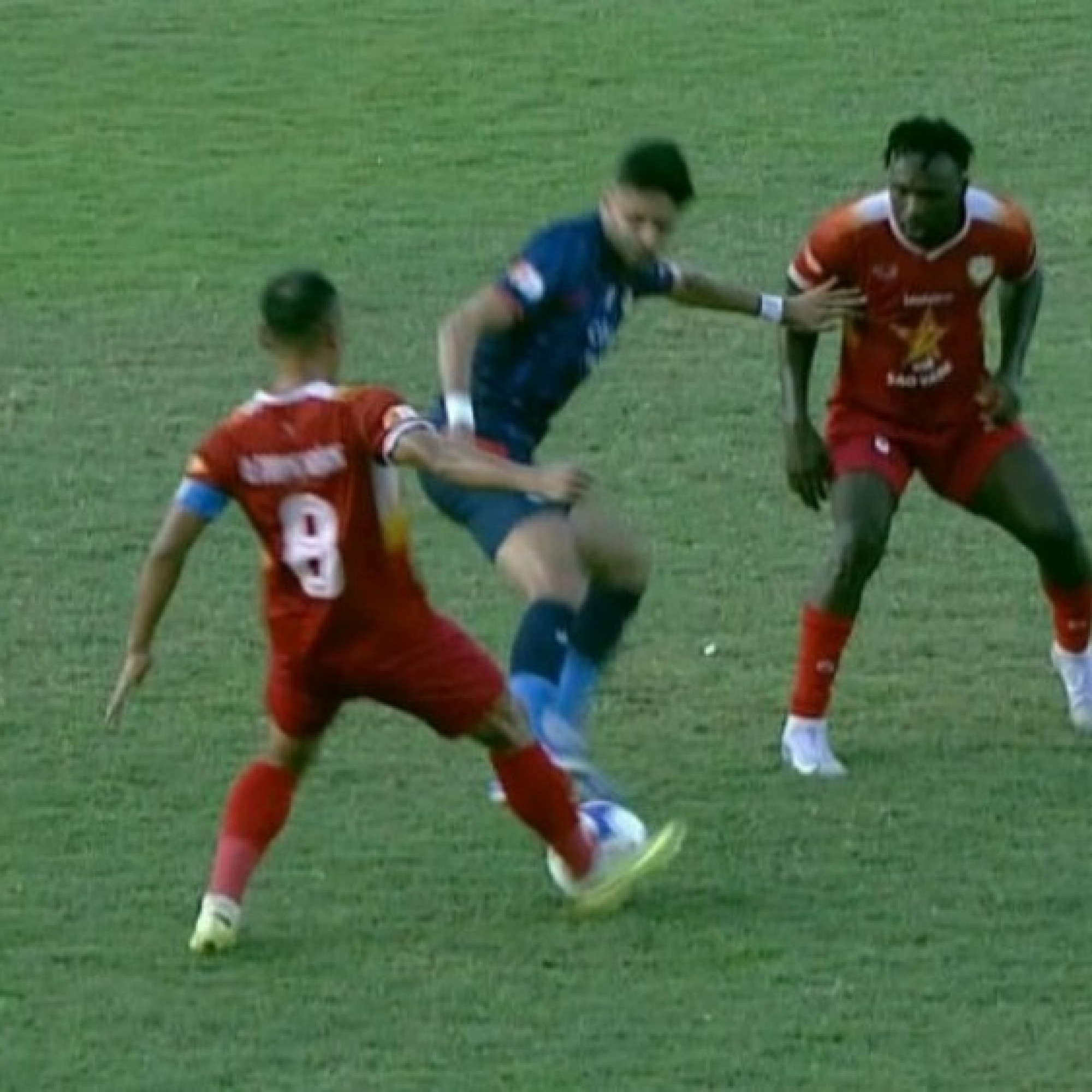  - Video bóng đá Hà Tĩnh - Công an Hà Nội: Ngỡ ngàng 2 quả phạt đền (V-League)