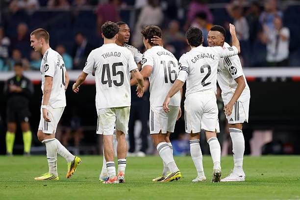 "Kim tự tháp Vàng" tại Barcelona & mục tiêu lật đổ khó khăn cho Mourinho - 2