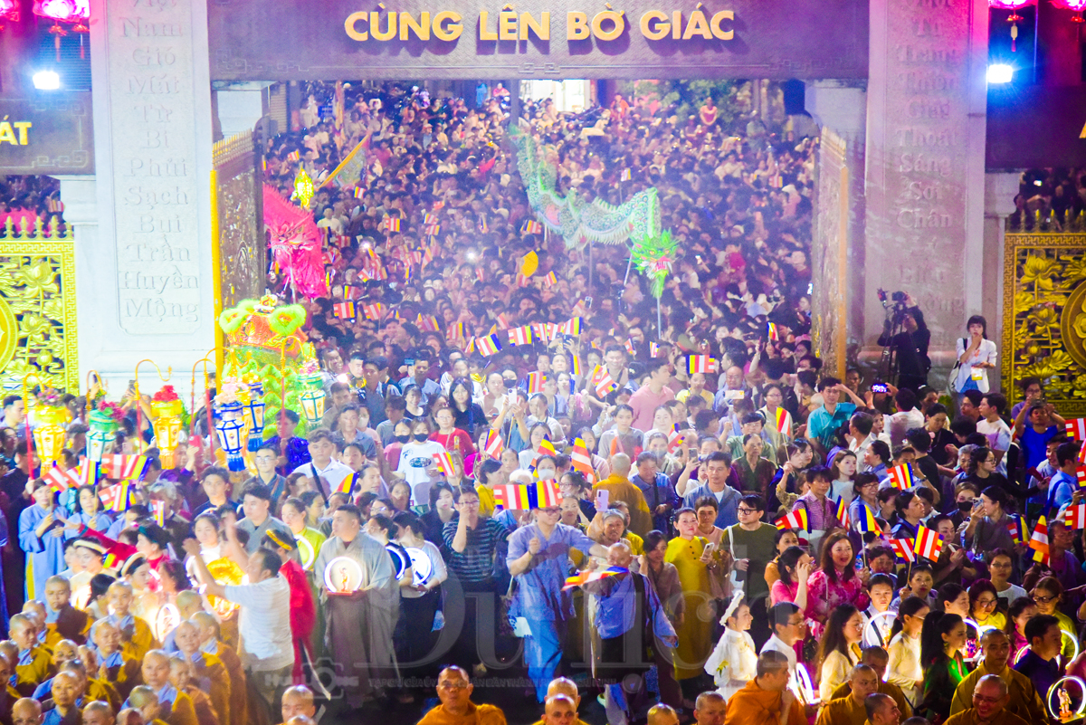 Lung linh sắc ngọc hào quang, vạn người hân hoan dự lễ Mộc dục linh thiêng - 5