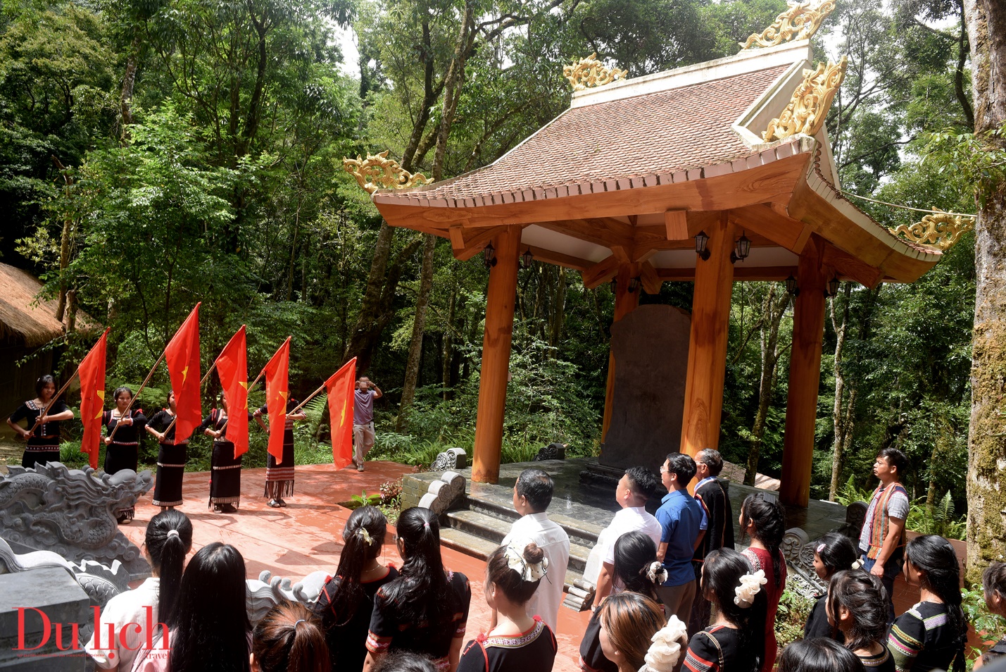 di tich cach mang dac biet giua ‘thu phu sam ngoc linh” mang ri - 2