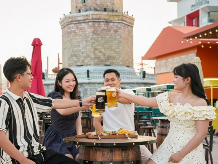 Sun Bavaria Ha Long: Nhà hàng duy nhất tại Quảng Ninh sở hữu show diễn ánh sáng 3D Mapping và pháo hoa nghệ thuật hàng đêm
