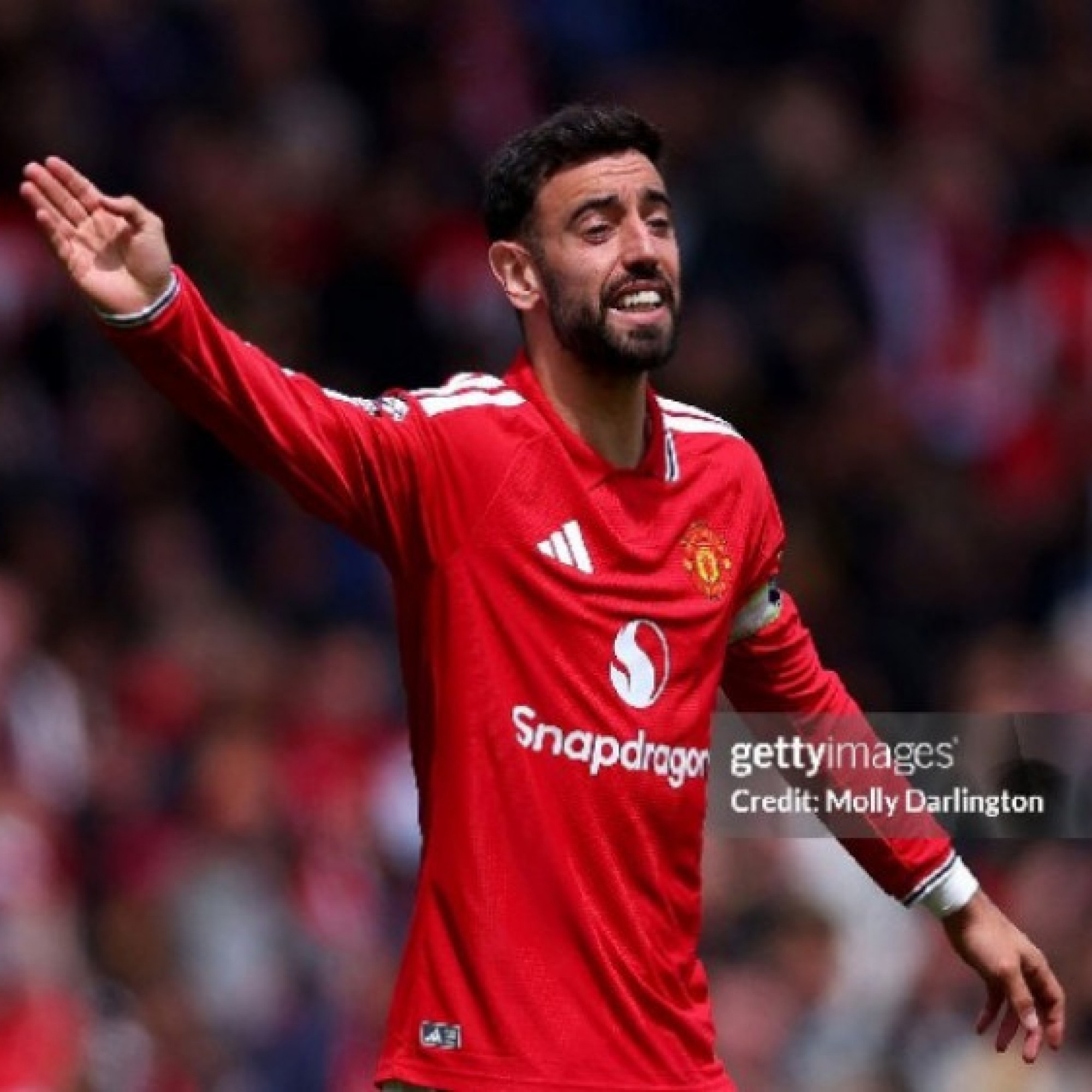  - Pep lấy Bruno Fernandes làm “tấm gương tiêu cực”, răn dạy dàn sao Man City