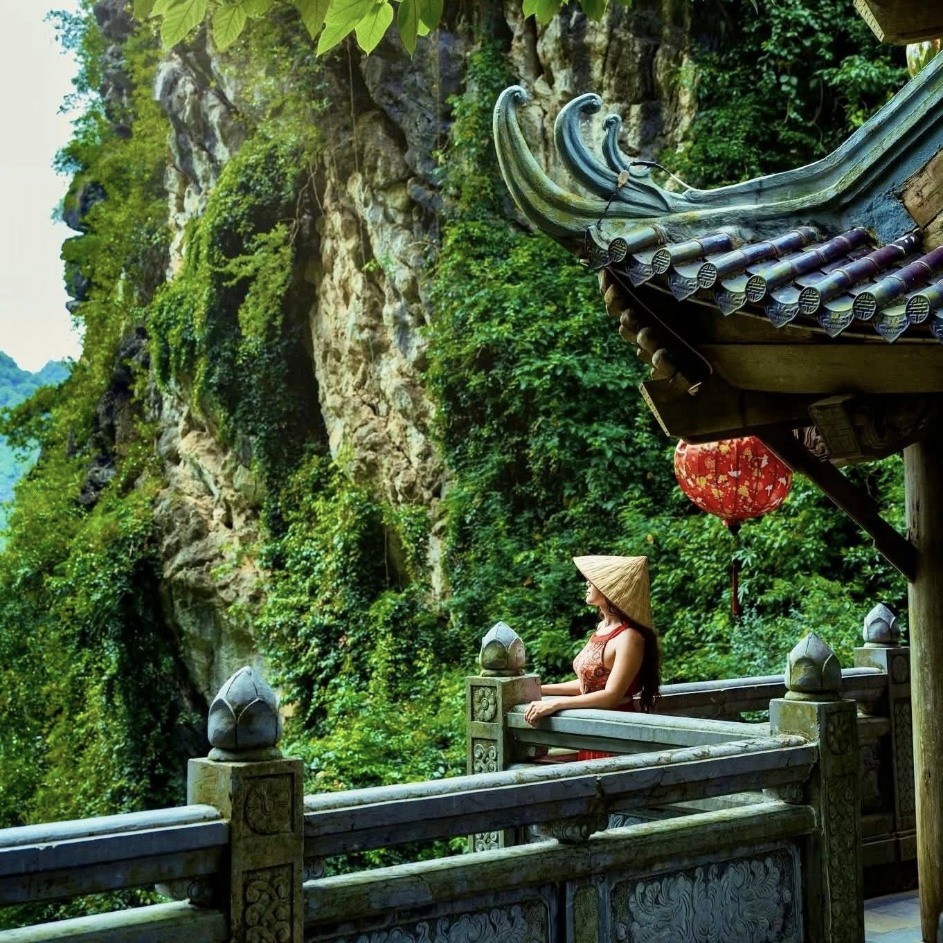 Đầm sen khổng lồ dưới chân núi Ngọa Long vào mùa đẹp nhất - 5
