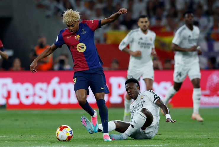 Bảng xếp hạng La Liga không có VAR: Barcelona bị Real Madrid vượt mặt? - 1