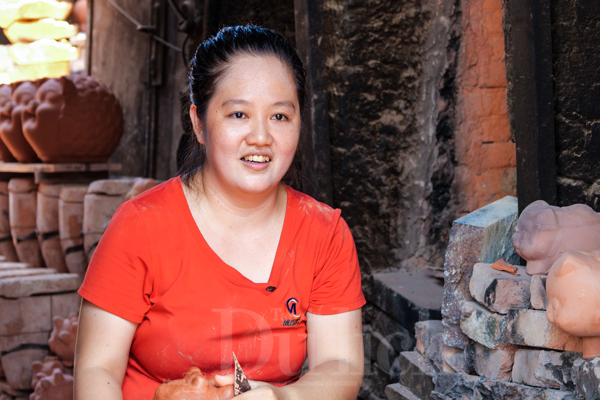 Giữ lửa hồng gốm mộc: Nơi cha đúc hình hài, con tô sắc mới - 11