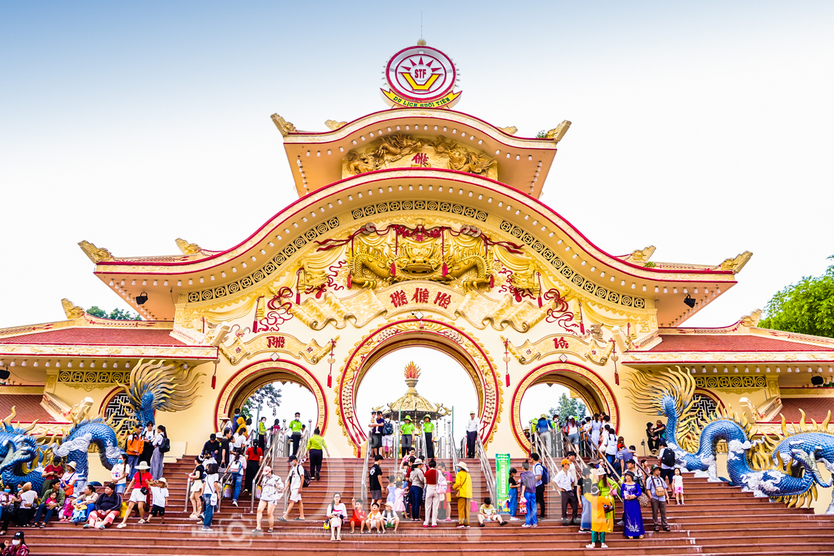 Đến lễ hội trái cây Nam bộ trải nghiệm chương trình giải trí đêm huyền ảo - 1