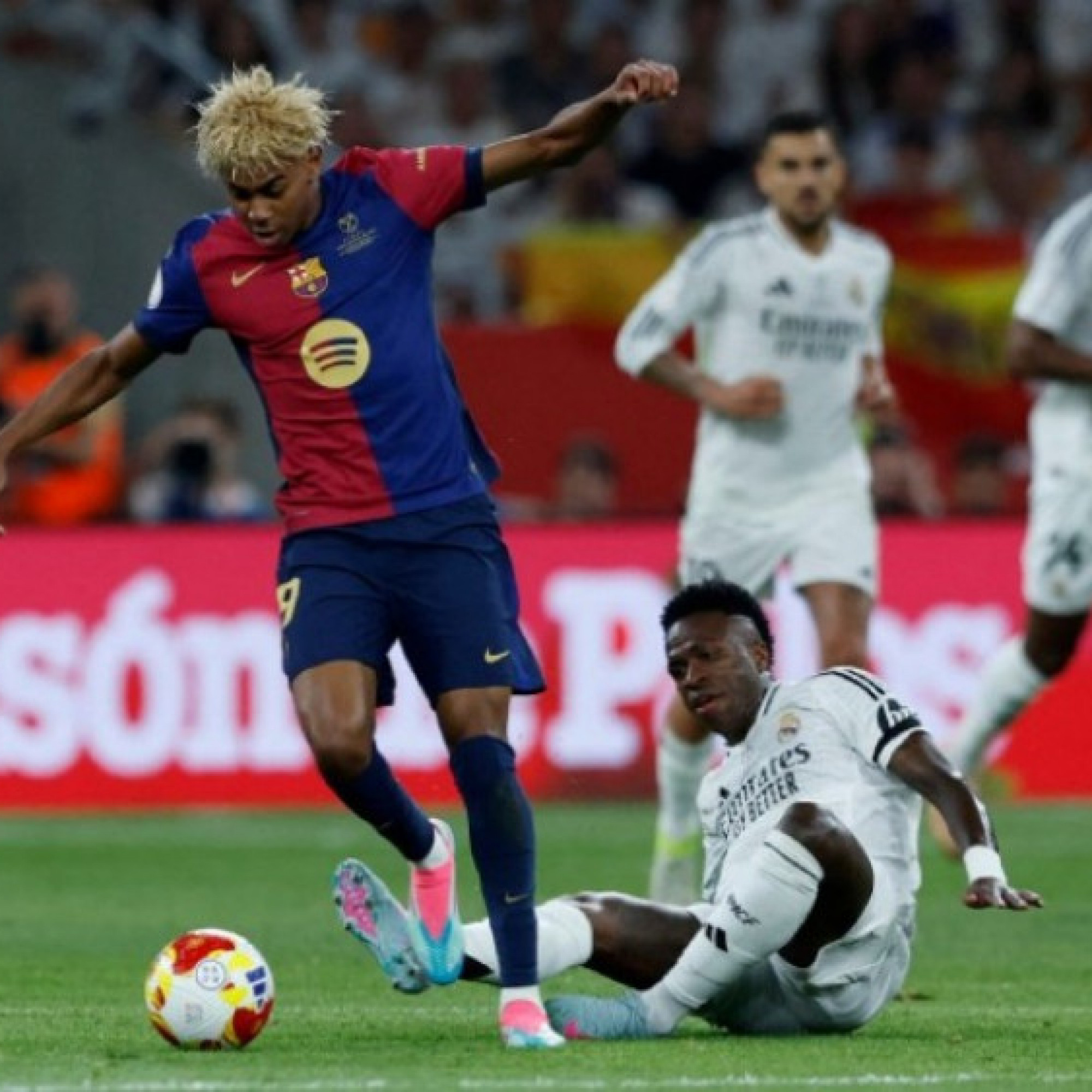  - Bảng xếp hạng La Liga không có VAR: Barcelona bị Real Madrid vượt mặt?