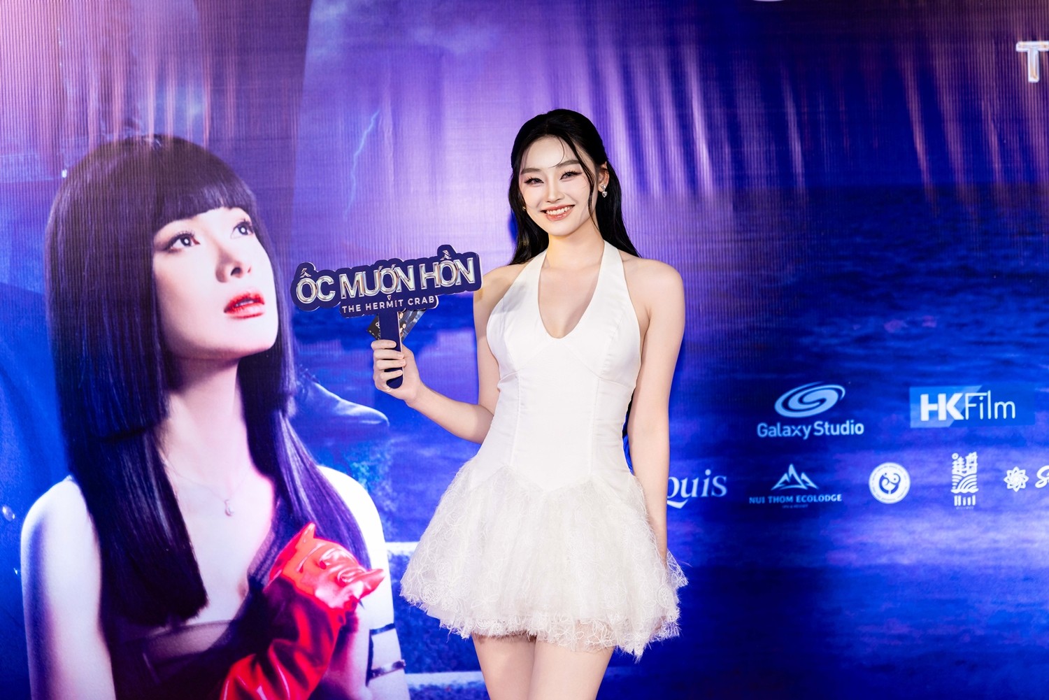 “Ốc mượn hồn” ra mắt hoành tráng, gần nửa showbiz Việt đội mưa đến ủng hộ Tiểu Vy - Quốc Trường - 7