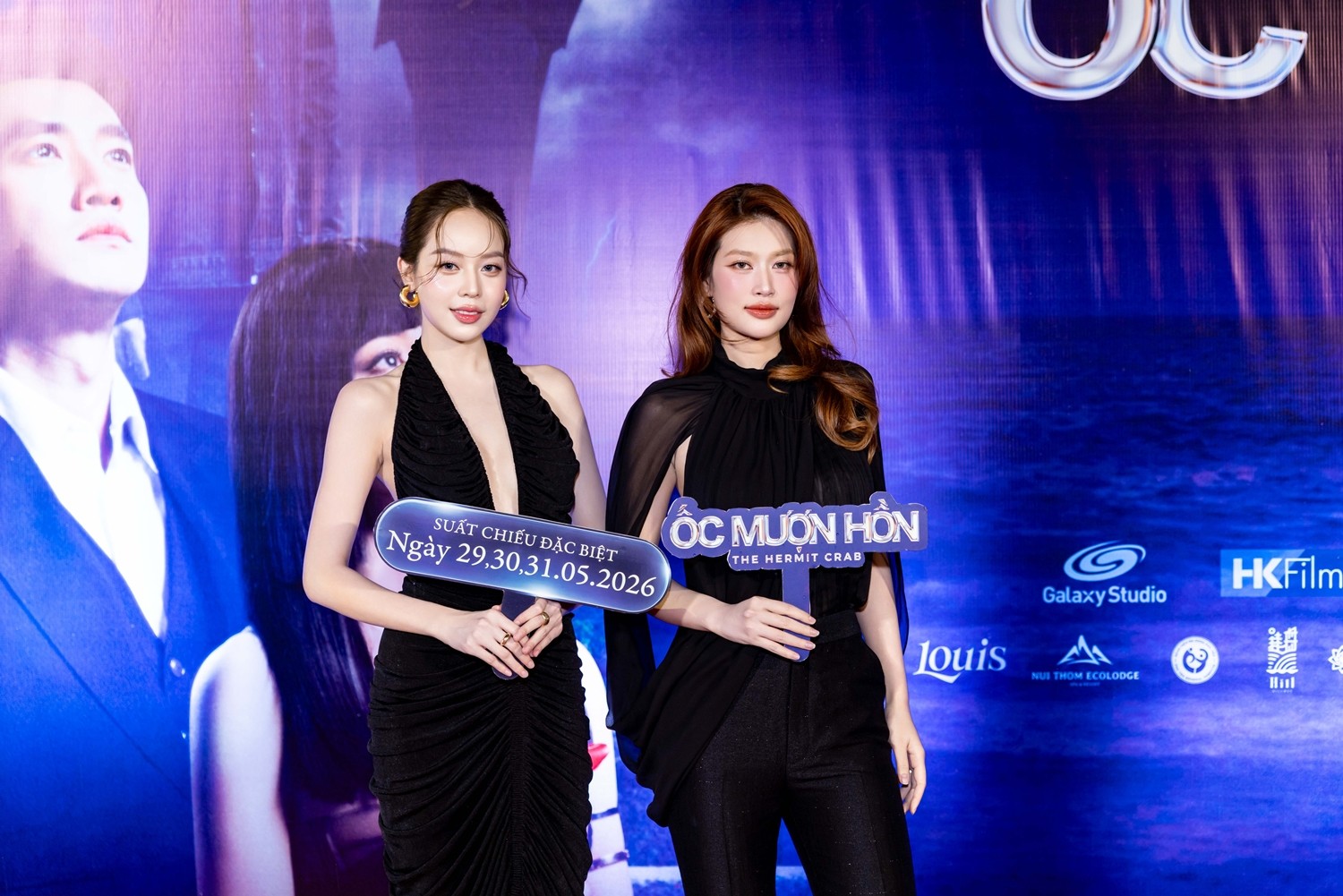 “Ốc mượn hồn” ra mắt hoành tráng, gần nửa showbiz Việt đội mưa đến ủng hộ Tiểu Vy - Quốc Trường - 4