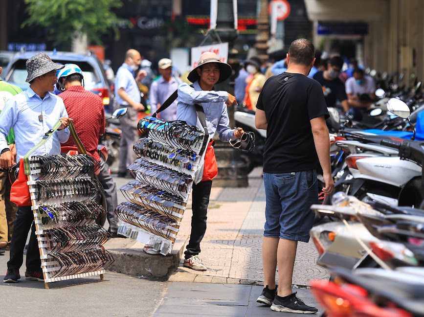 TP.HCM muốn du khách “ít bị làm phiền” hơn - 2