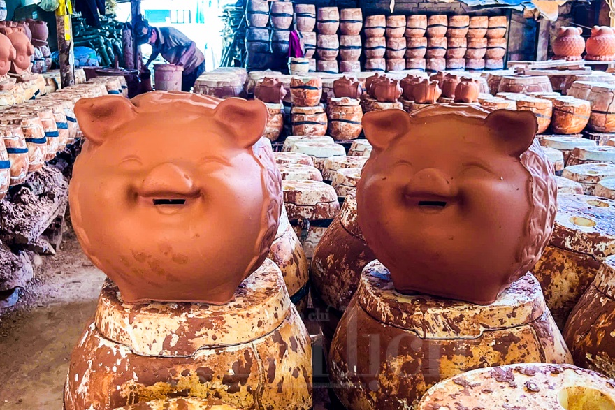 Giữ lửa hồng gốm mộc: Nơi cha đúc hình hài, con tô sắc mới - 16