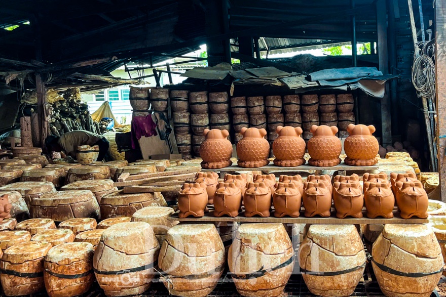 Giữ lửa hồng gốm mộc: Nơi cha đúc hình hài, con tô sắc mới - 15