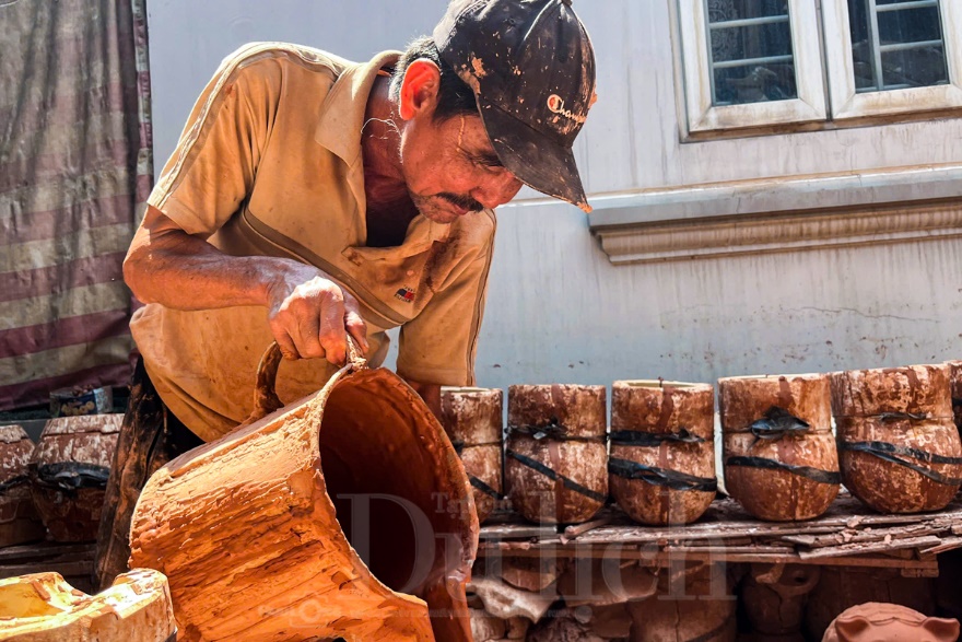 Giữ lửa hồng gốm mộc: Nơi cha đúc hình hài, con tô sắc mới - 12