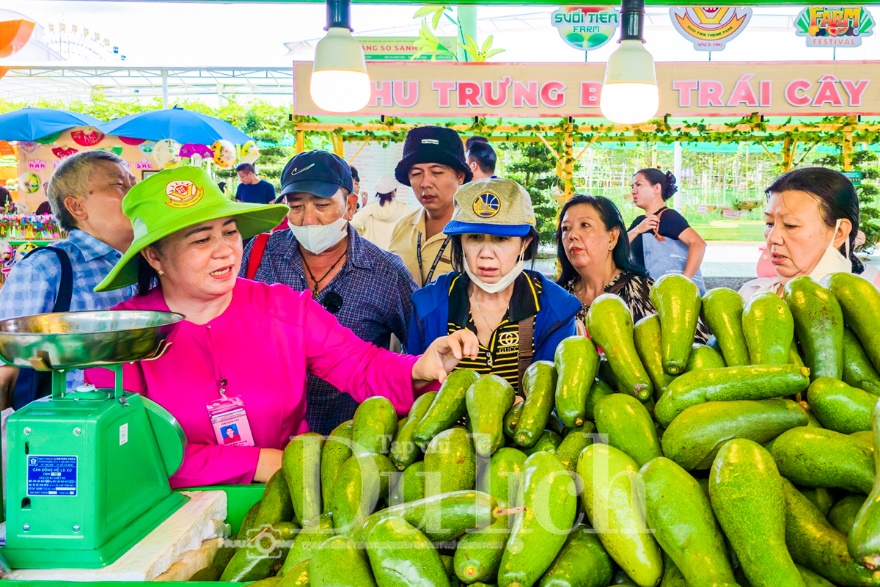 Đến lễ hội trái cây Nam bộ trải nghiệm chương trình giải trí đêm huyền ảo - 6