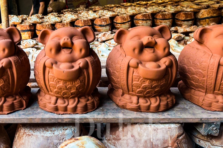 Giữ lửa hồng gốm mộc: Nơi cha đúc hình hài, con tô sắc mới - 3