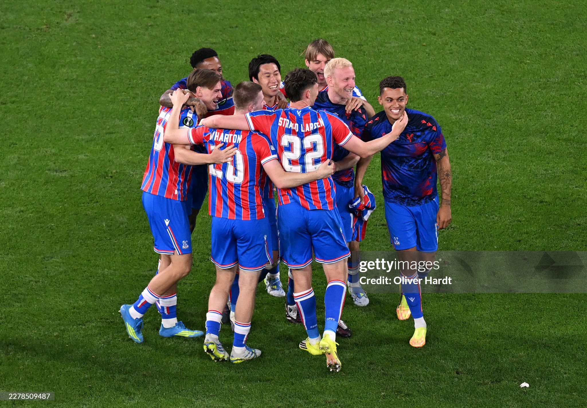 Crystal Palace vô địch Europa Conference League: Niềm vui vỡ òa, bật tung cảm xúc - 5