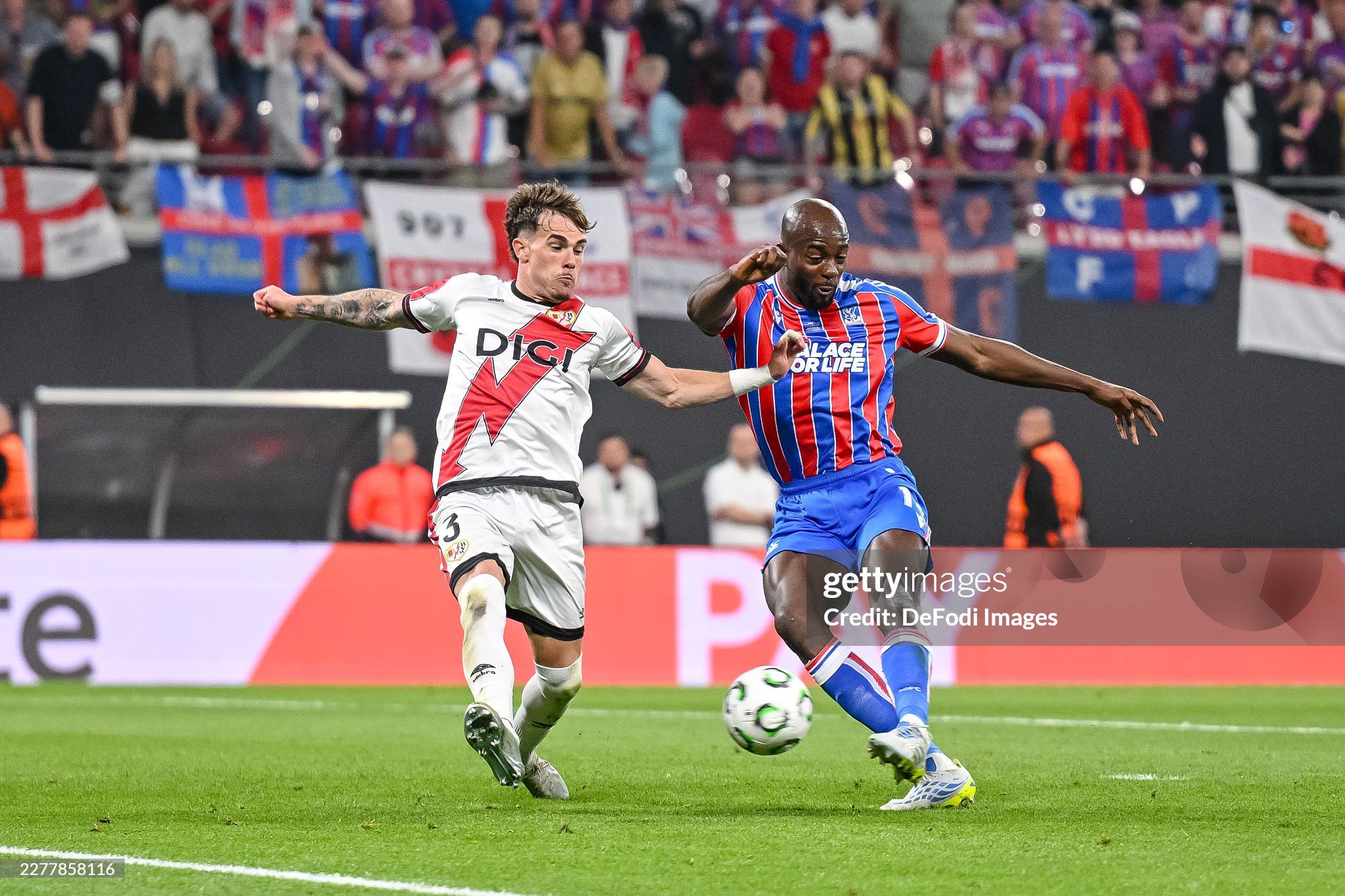 Crystal Palace vô địch Europa Conference League: Niềm vui vỡ òa, bật tung cảm xúc - 2