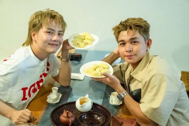 Bỏ lại "bộn bề", Jun Phạm tìm về khoảng lặng đậm chất văn hóa giữa lòng Singapore - 8