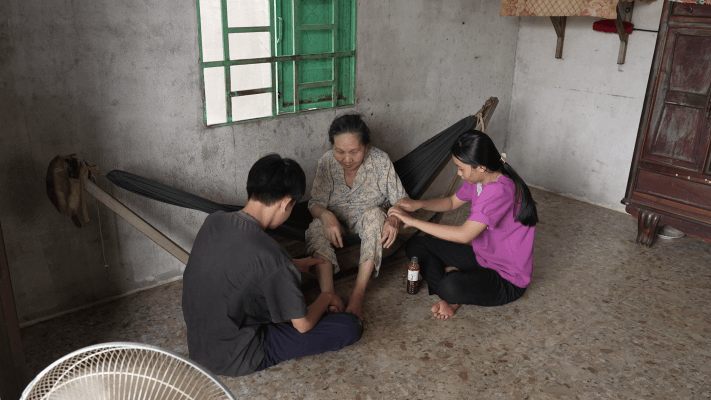 Thanh Thảo, LyLy và Vĩnh Đam nghẹn ngào trước tuổi thơ thiếu vắng cha mẹ của những em nhỏ lớn lên trong vòng tay bà ngoại - 5