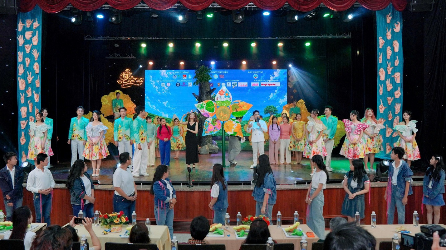 “lang” – khi nghe thuat duoc cam nhan bang anh mat va trai tim - 5