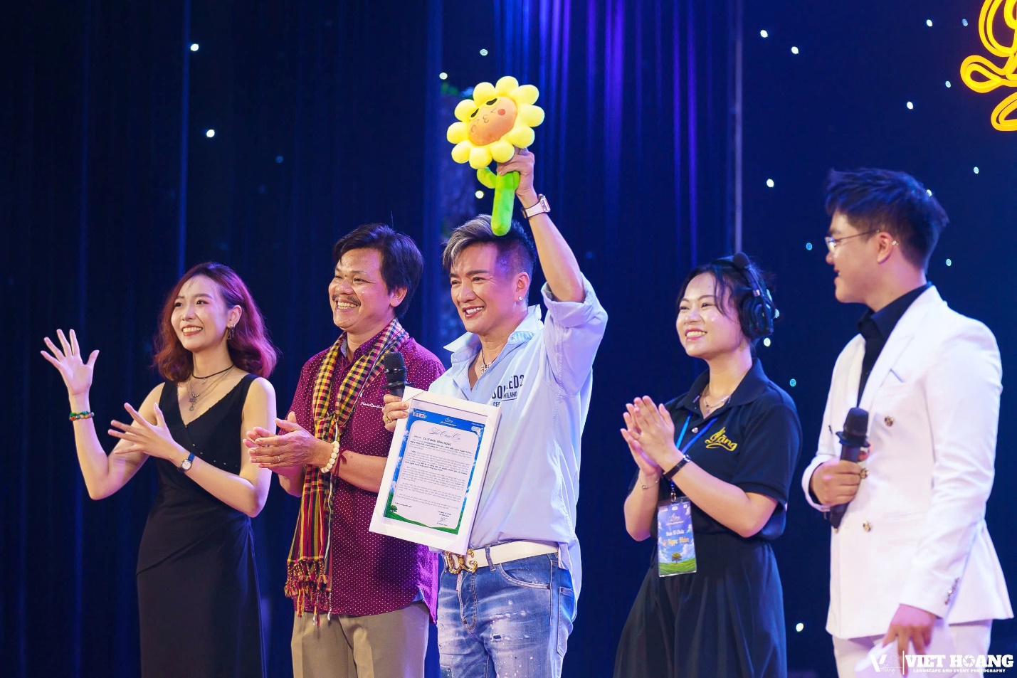“lang” – khi nghe thuat duoc cam nhan bang anh mat va trai tim - 4