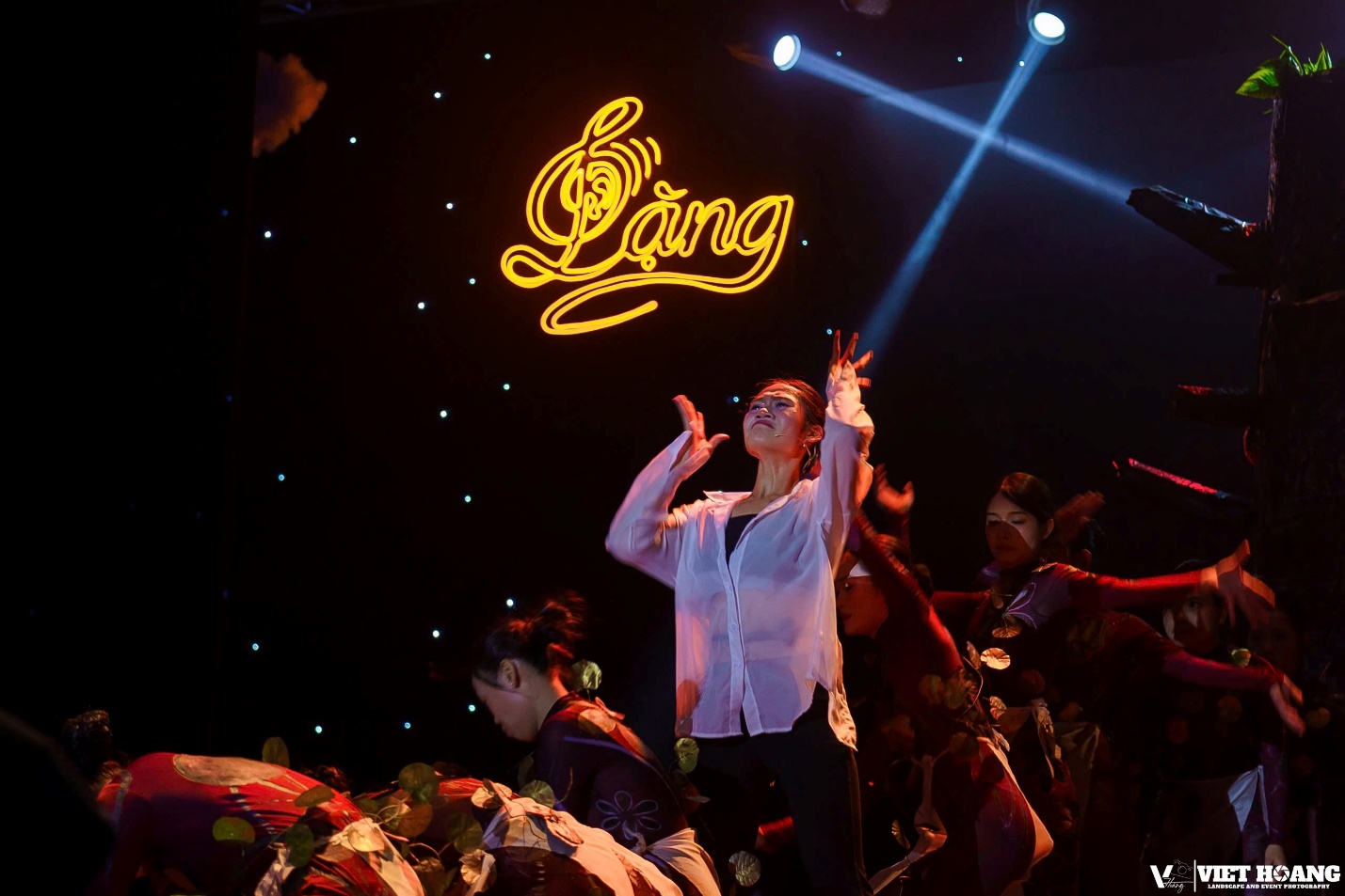 “lang” – khi nghe thuat duoc cam nhan bang anh mat va trai tim - 1