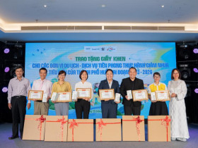 Sự kiện đặc sắc - Vinh danh 29 tập thể tiêu biểu trong hành trình lan tỏa du lịch giảm nhựa ở Huế
