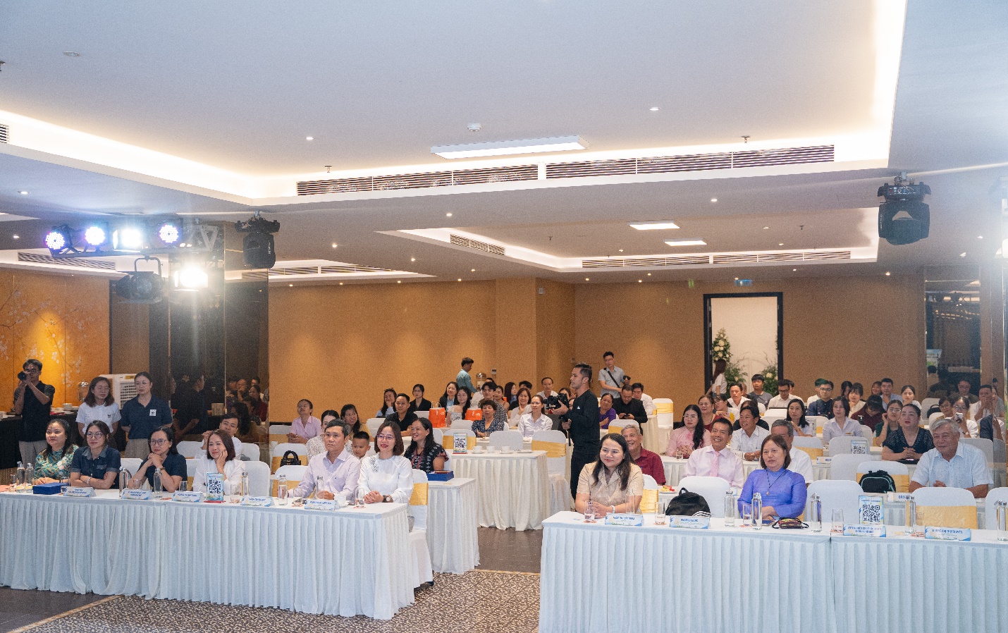 Vinh danh 29 tập thể tiêu biểu trong hành trình lan tỏa du lịch giảm nhựa ở Huế - 1