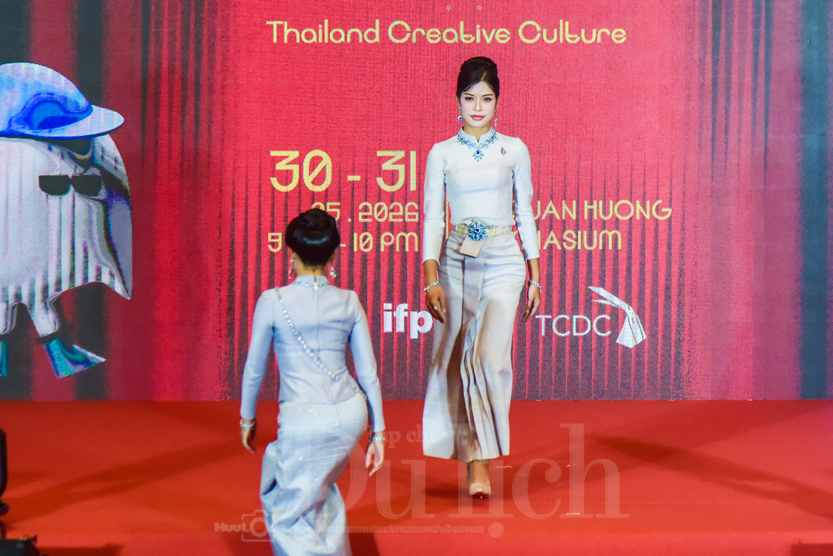 Choáng ngợp những bộ quốc phục Hoàng gia khảm hồng ngọc, dệt gấm vàng xuất hiện tại Thai Festival 2026 - 4