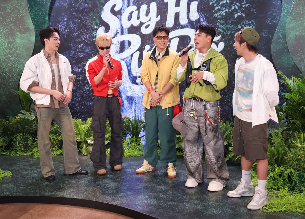 Dàn Anh Trai “Say Hi” kể chuyện sinh tồn: Mất 3 tiếng đun nước, 11 người chia nhau 8 quả trứng - 1