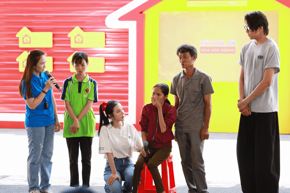 LyLy và Vĩnh Đam lấm lem từ đầu đến chân vẫn quyết không bỏ cuộc vì trẻ em có hoàn cảnh khó khăn - 4