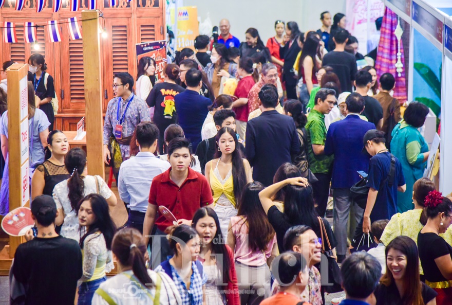 Choáng ngợp những bộ quốc phục Hoàng gia khảm hồng ngọc, dệt gấm vàng xuất hiện tại Thai Festival 2026 - 6