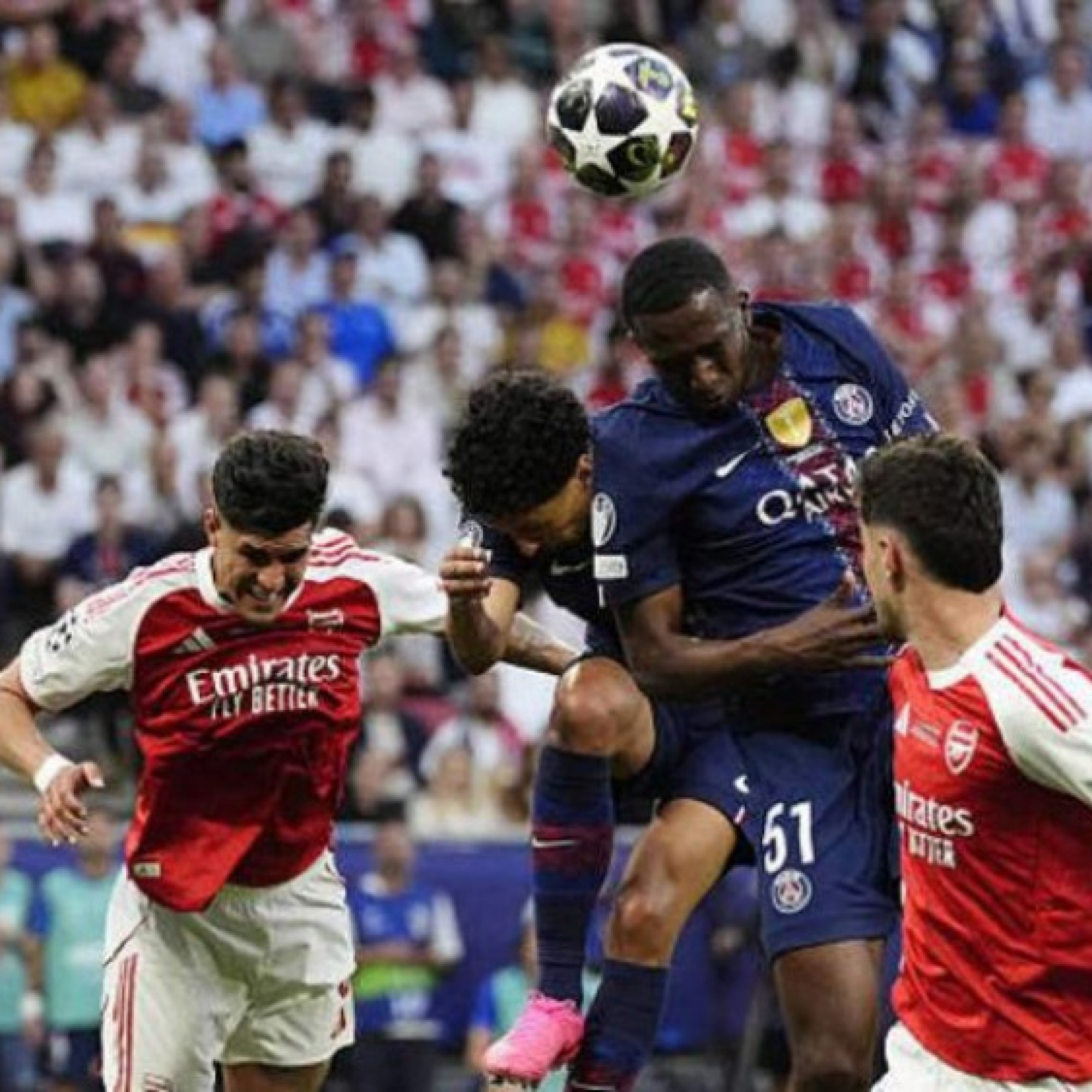  - Chung kết Cúp C1 đầy cảm xúc: Arsenal mừng sớm, PSG có nụ cười cuối