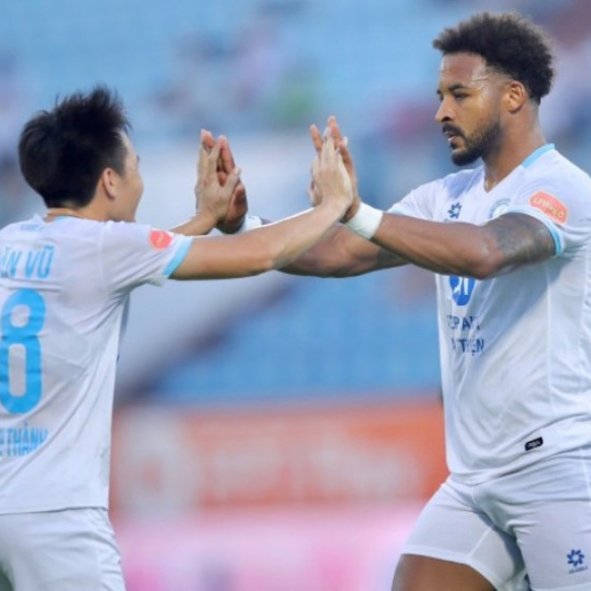 - Video bóng đá Nam Định – SLNA: Rực rỡ Xuân Son lập hat-trick (V-League)