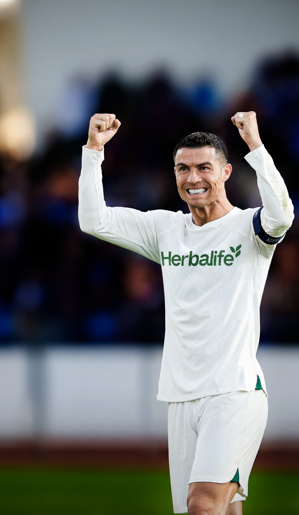 Cristiano Ronaldo tham gia chiến dịch chia sẻ thói quen dinh dưỡng và vận động - 1
