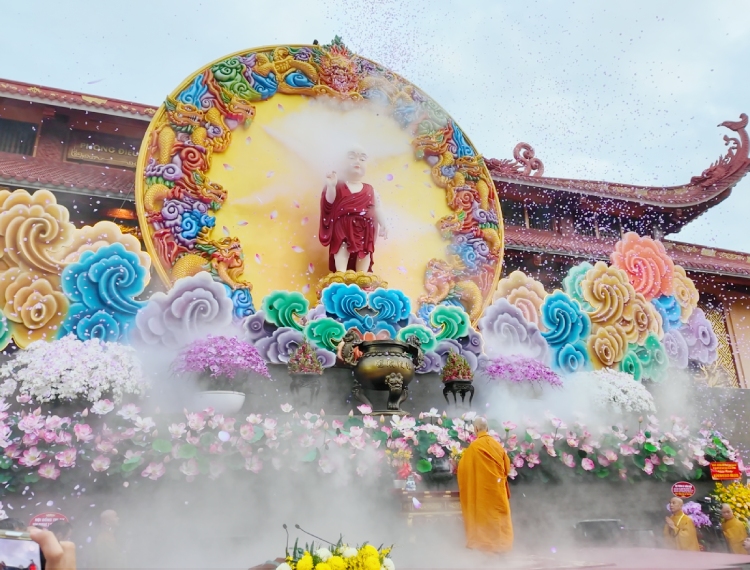 Đại lễ Phật đản tại Việt Nam Quốc Tự: Lan tỏa ánh sáng từ bi giữa đời thường