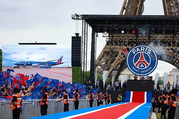 PSG diễu hành rước Cúp C1 trước 10 vạn người, Dembele tuyên bố năm sau làm hat-trick - 2