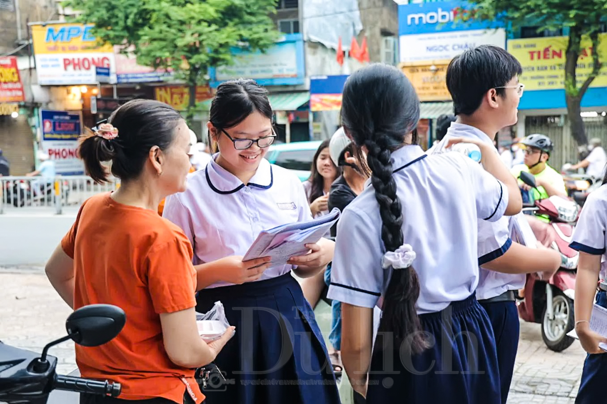 Tự tin vượt ‘cửa ải’ đầu tiên, gần 152.000 thí sinh TP.HCM bước vào môn Ngữ văn - 1