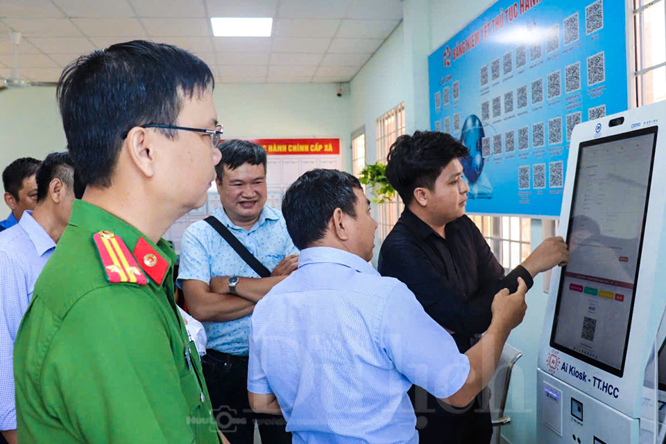 Khám phá xã thông minh ứng dựng công nghệ A.I. tiếp dân ngoài giờ - 4