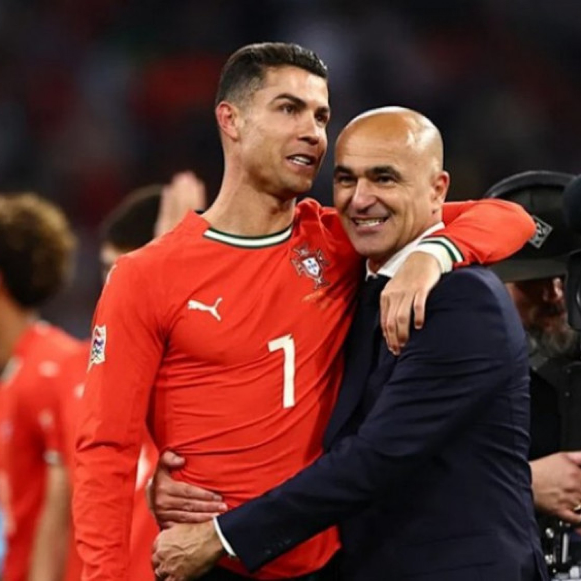  - Tin mới nhất bóng đá sáng 2/6: HLV Bồ Đào Nha ủng hộ Ronaldo dự World Cup 2030