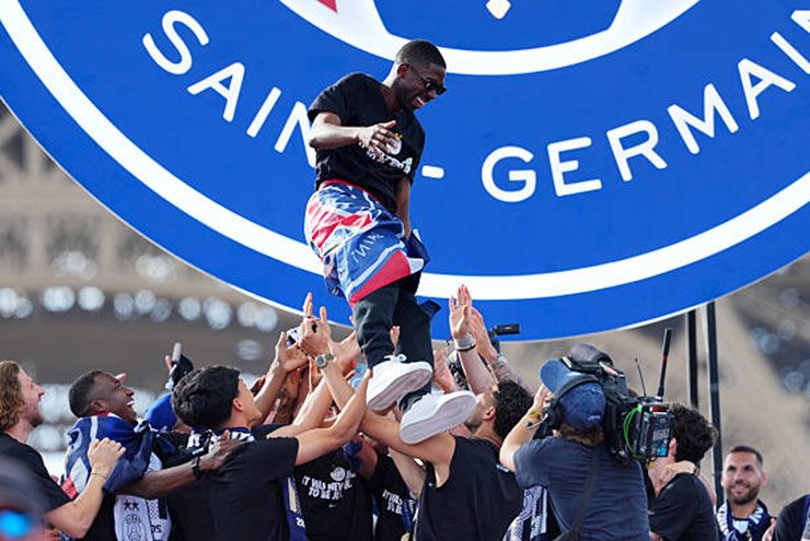 PSG diễu hành rước Cúp C1 trước 10 vạn người, Dembele tuyên bố năm sau làm hat-trick - 5