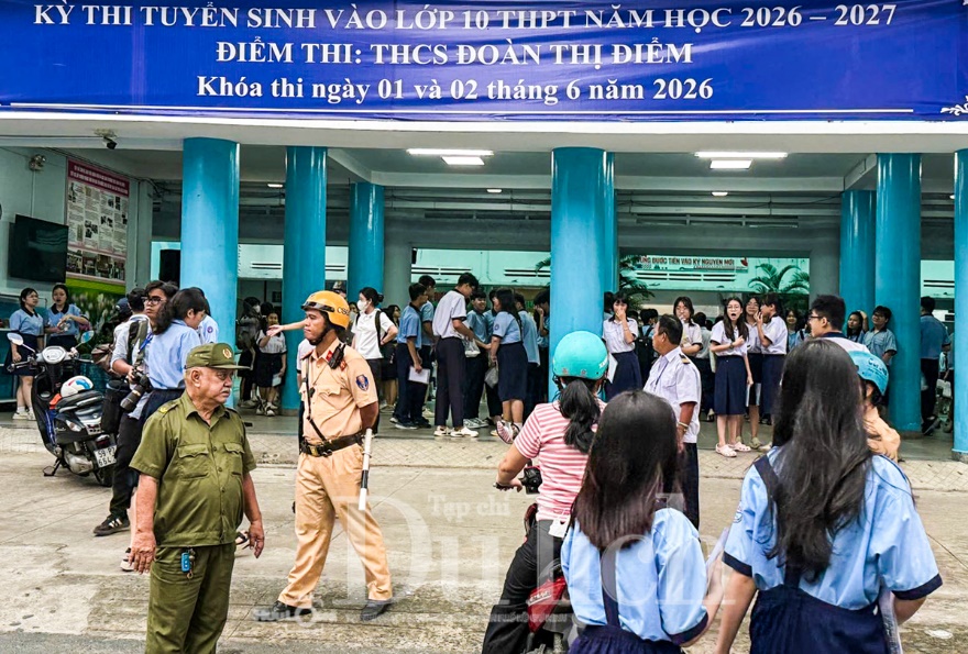 Tự tin vượt ‘cửa ải’ đầu tiên, gần 152.000 thí sinh TP.HCM bước vào môn Ngữ văn - 11