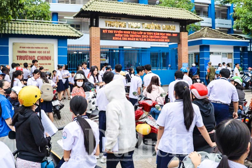 Tự tin vượt ‘cửa ải’ đầu tiên, gần 152.000 thí sinh TP.HCM bước vào môn Ngữ văn - 4