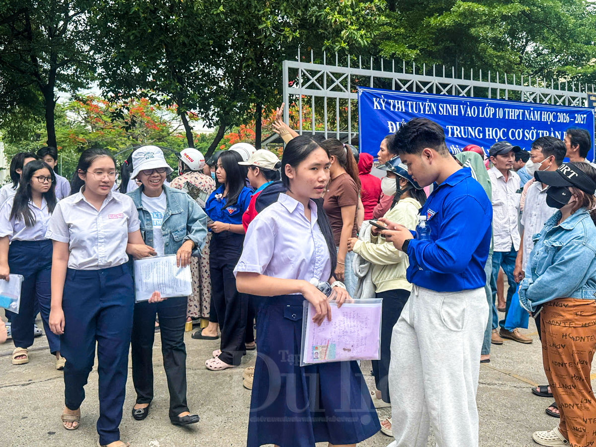 Giải đề toán thuận lợi, sĩ tử tự tin chạm bước lớp 10 công lập - 7