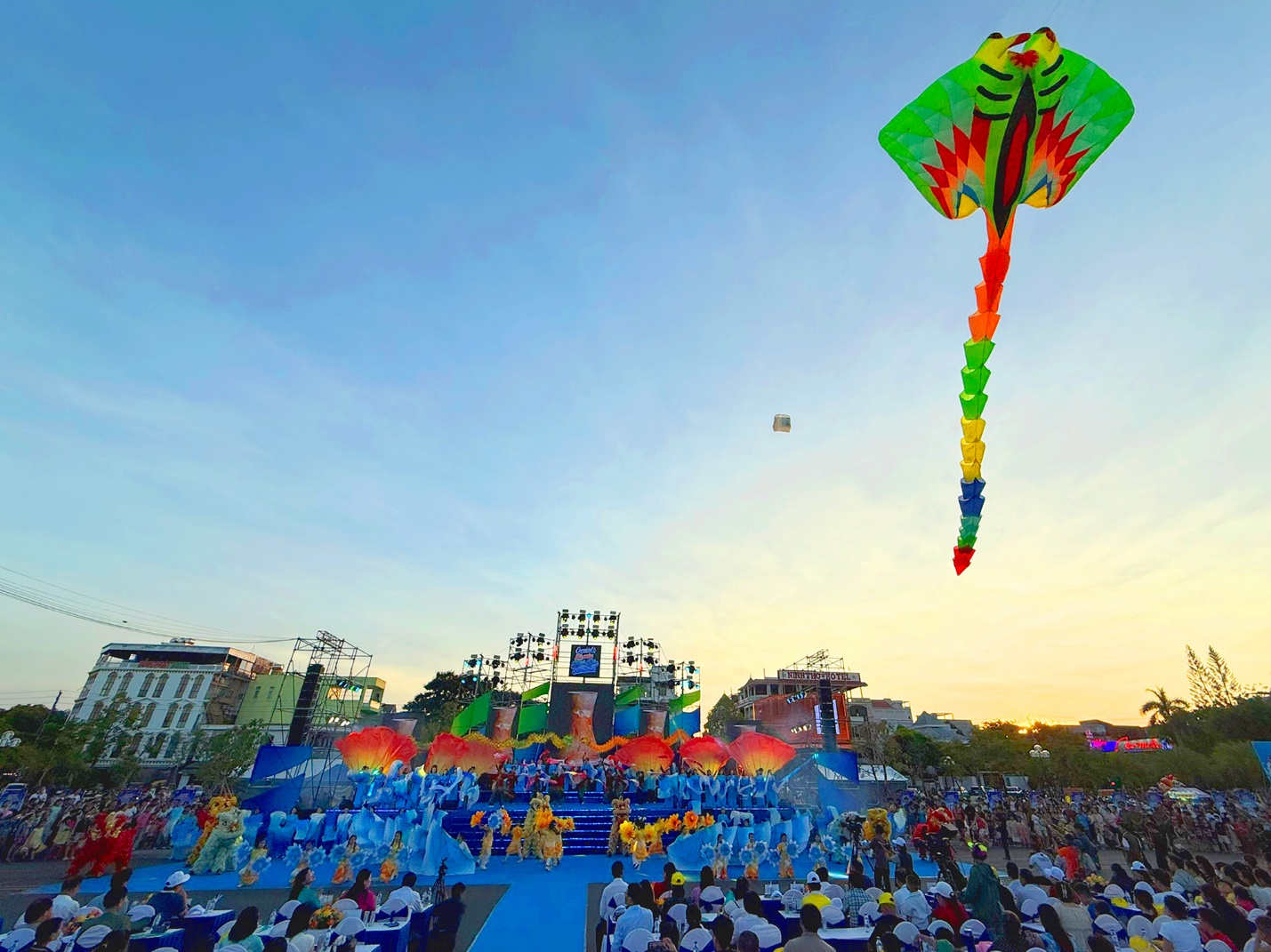 an tuong carnival  “sac mau bien dao quang ngai” - 1