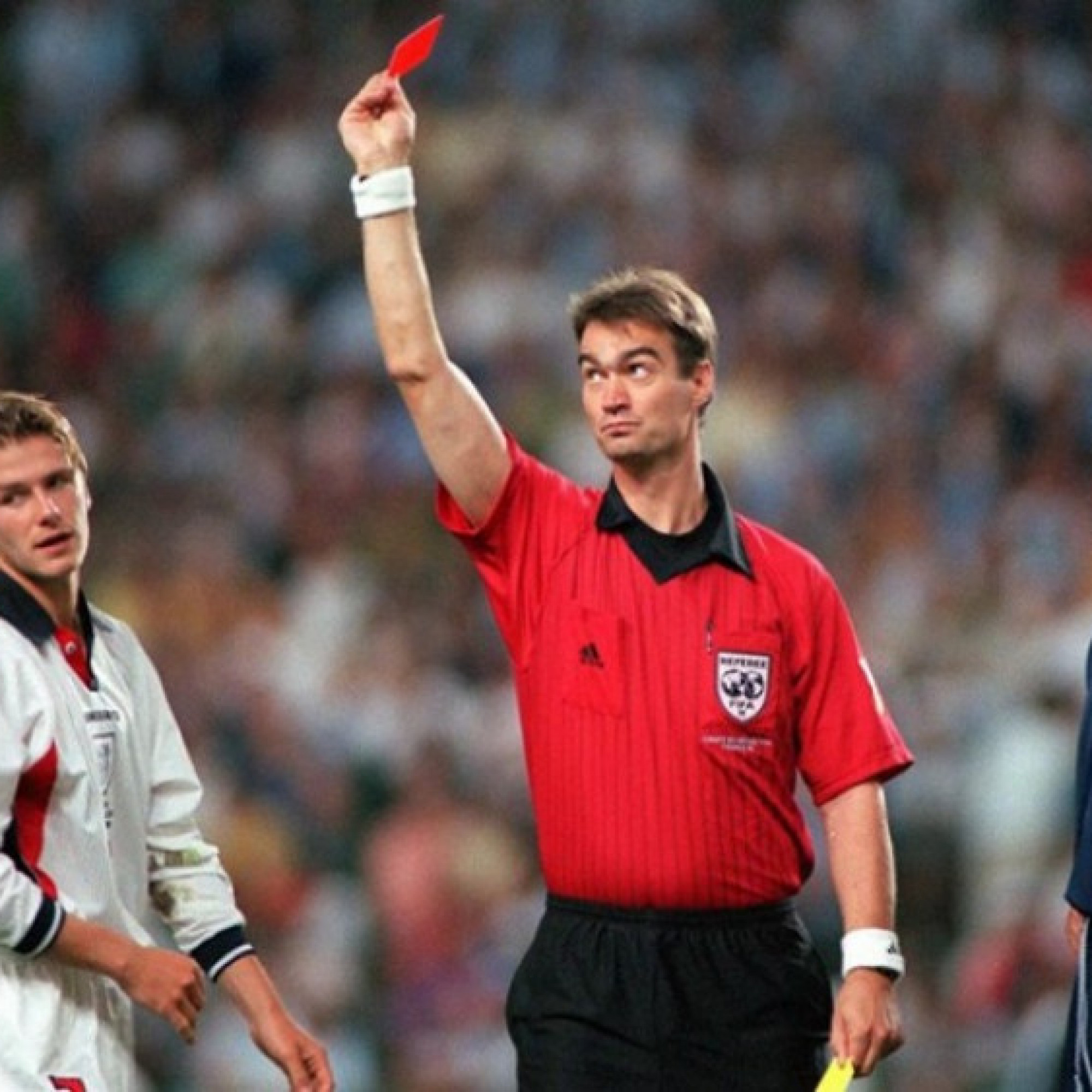  - Kinh điển World Cup: Beckham mắc bẫy Simeone & màn sụp đổ của thần tượng