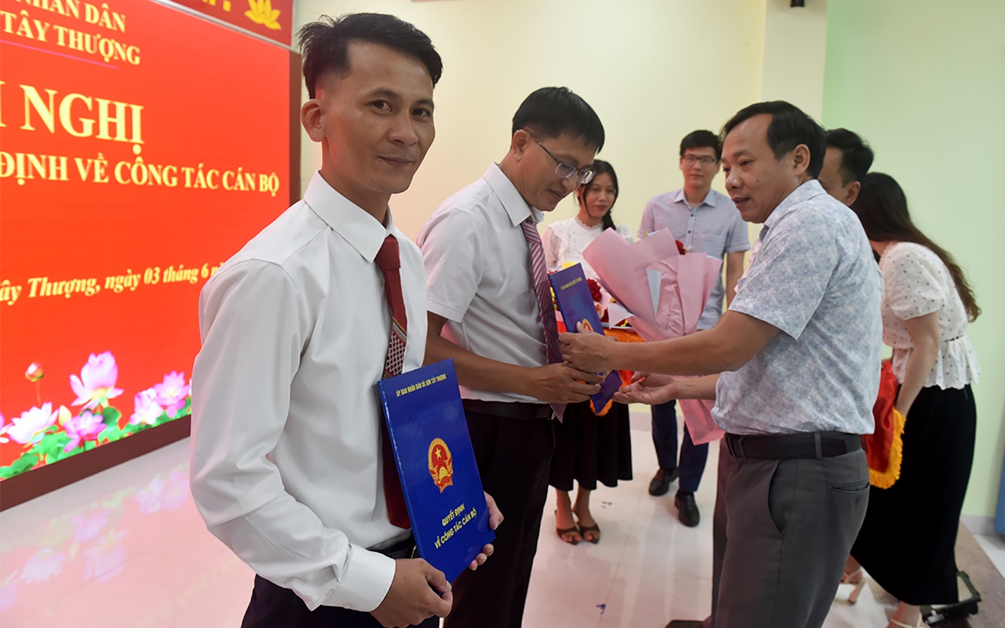 bo nhiem nhan su quan trong o xa son tay thuong - 1