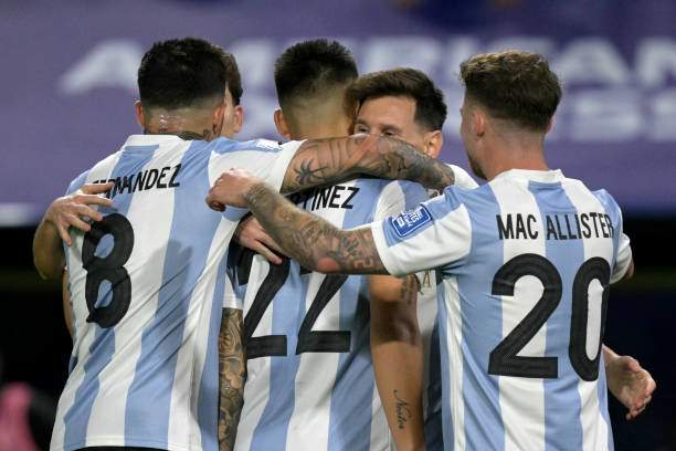 Kình địch World Cup: Messi “cõng” Argentina, Ronaldo có “đội quân” Bồ Đào Nha chống lưng - 2